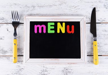 Tablonun yakınındaki tahtaya yazma menüsü