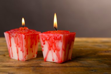 Cadılar Bayramı için kanlı mumlar