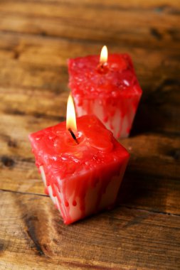 Cadılar Bayramı için kanlı mumlar