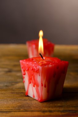 Cadılar Bayramı için kanlı mumlar