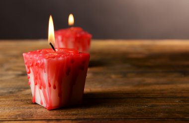 Cadılar Bayramı için kanlı mumlar