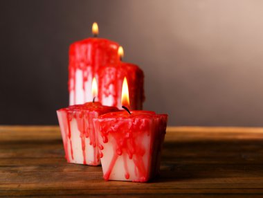 Cadılar Bayramı için kanlı mumlar