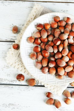 Peçete üzerinde plaka üzerinde fındık