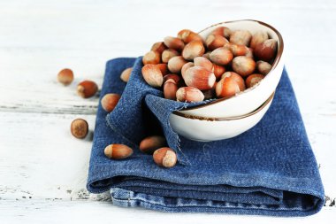 Peçete üzerinde plaka üzerinde fındık