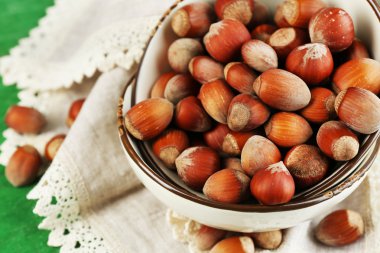 Peçete üzerinde plaka üzerinde fındık