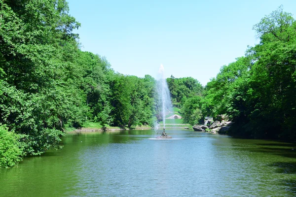 Fonte de água no parque — Fotografia de Stock