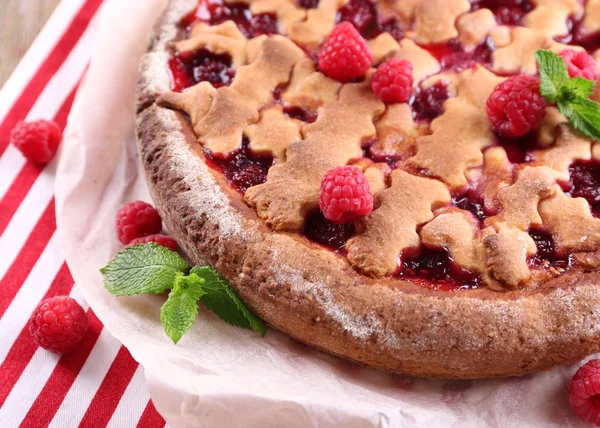 Tasty cake with berries on table close-up — Stock Photo, Image