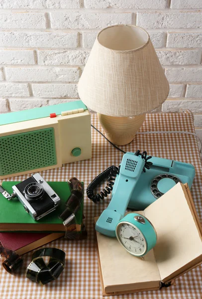 Retro saker på bord, på nära håll — Stockfoto