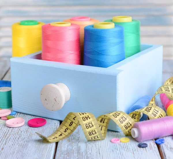 Naaien accessoires op tafel — Stockfoto