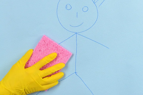 Çocuk duvar kağıdı çizim silerek eldiven el — Stok fotoğraf