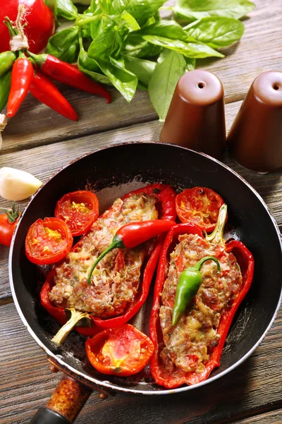 Stuffed pepper with meat and vegetables — Stock Photo, Image