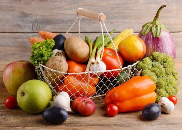 Organik meyve ve sebzeler — Stok fotoğraf