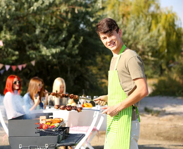 Young friends having barbecue party, outdoors — Stock Photo, Image