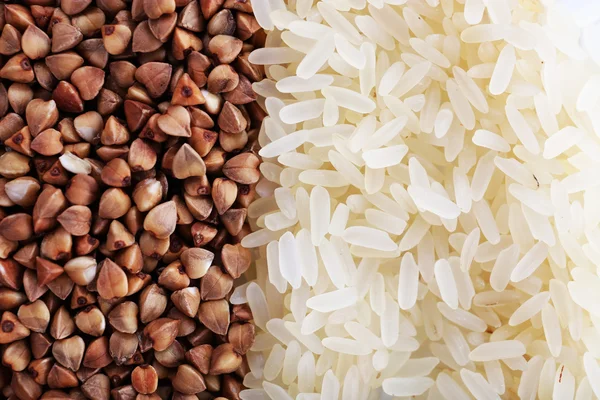 Arroz e trigo mourisco como fundo — Fotografia de Stock