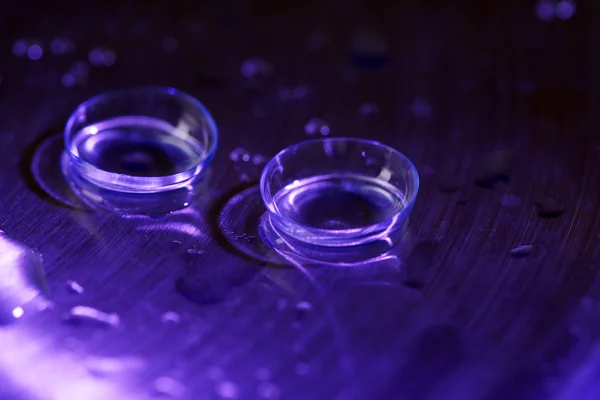 Contact lenses with water drops on bright background — Stock Photo, Image