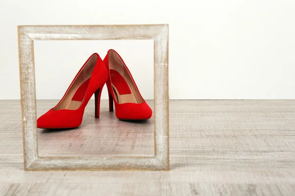 Red women shoes with frame on floor — Stock Photo, Image