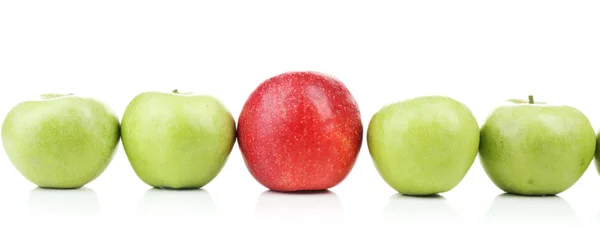 Sulu elma üzerine beyaz izole — Stok fotoğraf