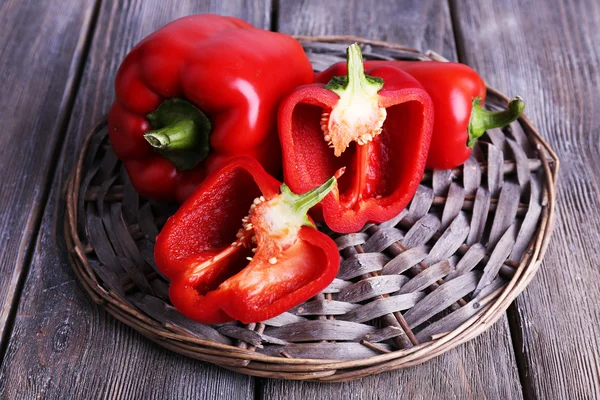 Pepper on wicker mat — Stock Photo, Image