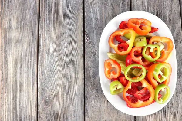 Sliced pepper on oval plate — Stock Photo, Image