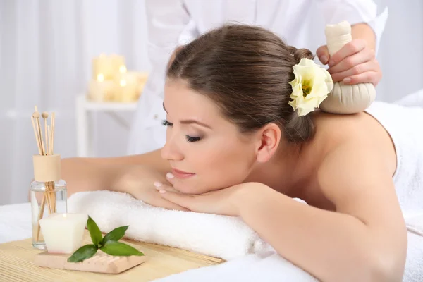 Young woman in spa salon — Stock Photo, Image