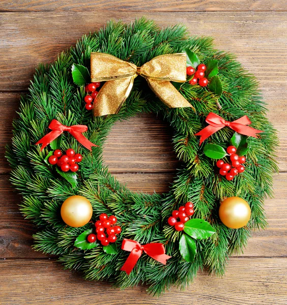 Christmas decorative wreath with leafs of mistletoe on wooden background — Stock Photo, Image