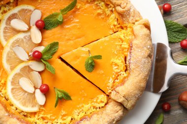 Ev yapımı balkabağı turtası.