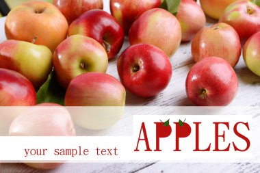 ahşap zemin üzerinde tatlı elma