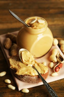 Lezzetli sandviç ve kavanoz