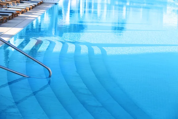 Hotel swimming pool — Stock Photo, Image