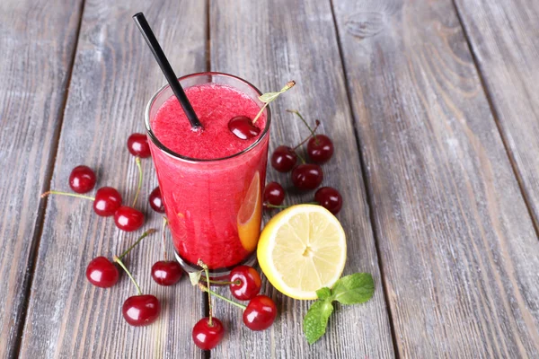 Čerstvé studené cherry koktejl — Stock fotografie