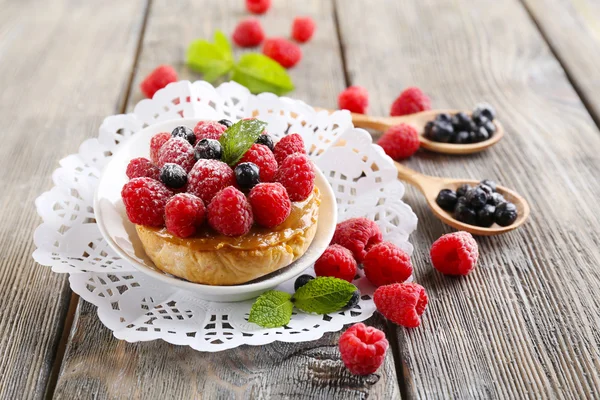 Süße Kuchen mit Beeren — Stockfoto