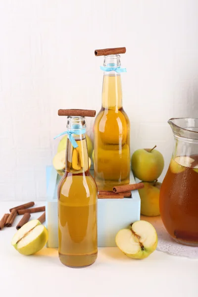 Stilleven met lekkere appel cider — Stockfoto