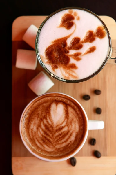 Tassen Kaffee mit Zeichnung — Stockfoto