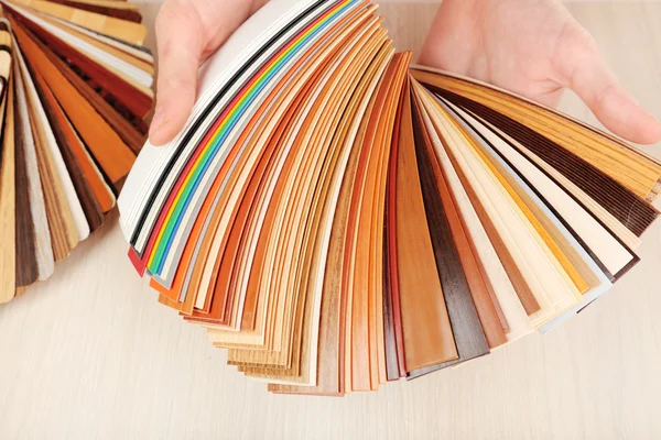 Paleta de colores para muebles en primer plano de la mesa — Foto de Stock