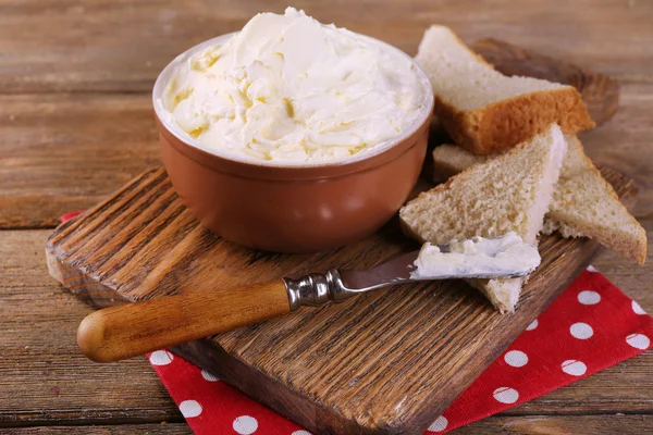 Świeże domowe masło — Zdjęcie stockowe