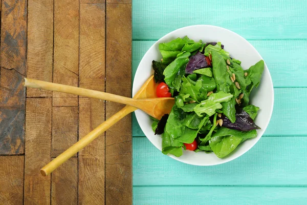 Fresh green salad — Stock Photo, Image