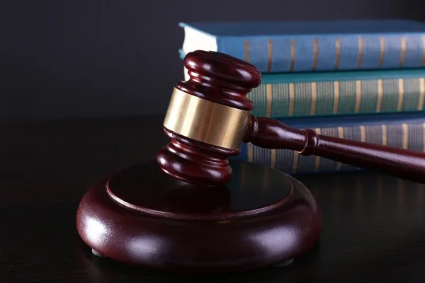 Judge's gavel and books — Stock Photo, Image