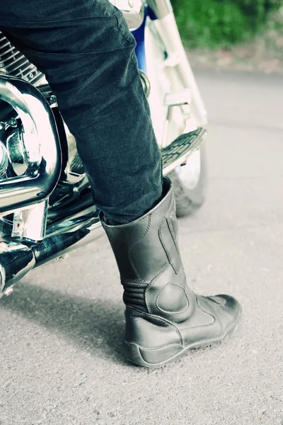 Bikers boot på den öppna vägen, närbild — Stockfoto