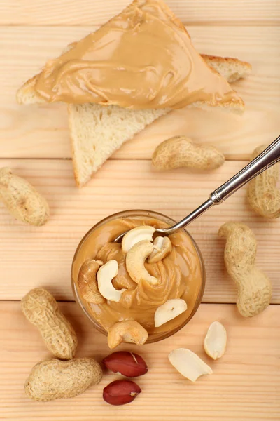Cremige Erdnussbutter — Stockfoto