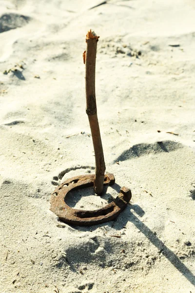 Horseshoe game on sand — Stock Photo, Image