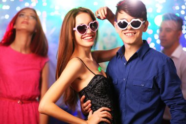 Gençler partide dans ediyor. 