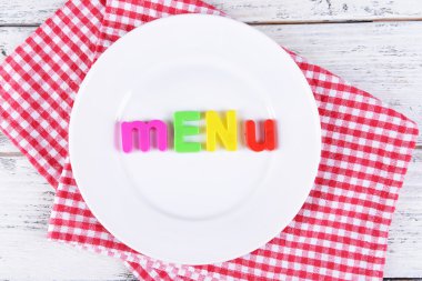 Plaka tablo yakın çekim üzerinde yazıt menüsünde