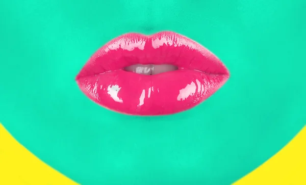 Chica con piel verde y labios rosados — Foto de Stock