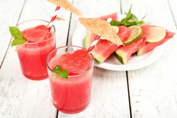 Watermeloen cocktail op tafel, close-up — Stockfoto