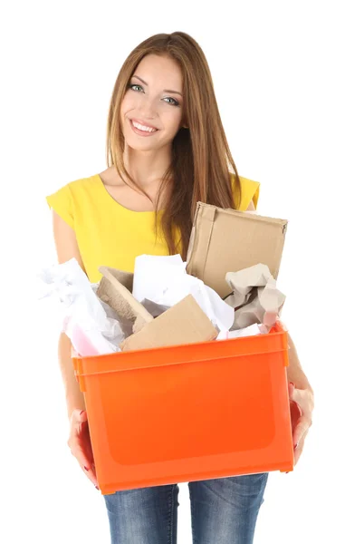 Jeune fille tri papier et carton isolé sur blanc — Photo