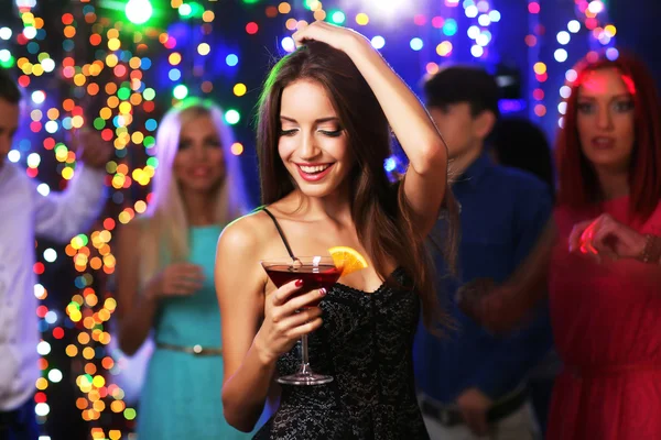 Young people dancing at party — Stock Photo, Image