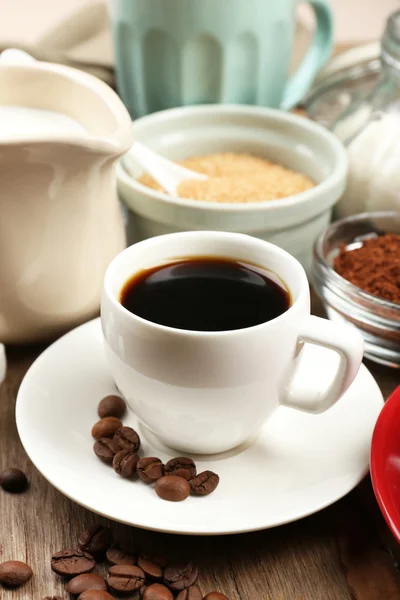 Свежий кофе с несколькими ингредиентами — стоковое фото