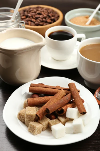 Nybryggt kaffe med flera ingredienser — Stockfoto