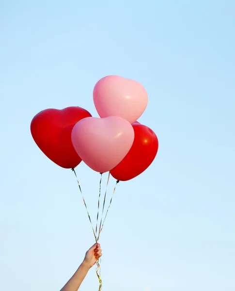 Amor corazón globos en el cielo fondo —  Fotos de Stock