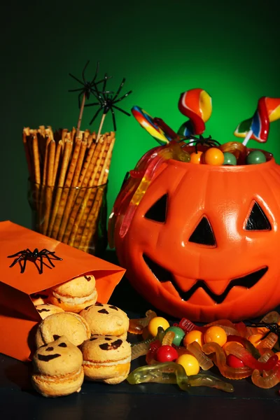 Composição de Halloween com doces — Fotografia de Stock